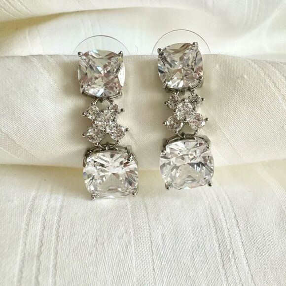Super sparkly cushion cut dangle cubic zirconia earrings  - Picture 3 of 3